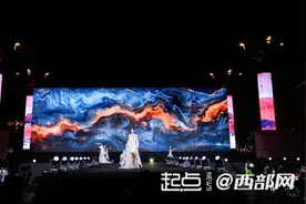 超百件毕业作品华丽“绽放”！西美2024服装系毕业展举行图片