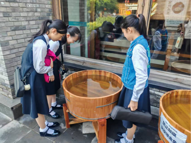 金鱼珍品从保种场游进史家胡同