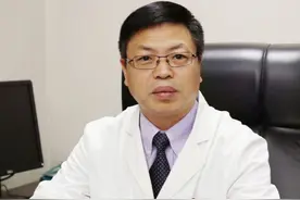 南京鼓楼医院院长及妻子在家中被砍成重伤，行凶者曾长期尾随跟踪图片