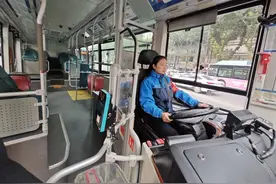 乘客公众号留言表扬的女司机找到了  她是373路四星级驾驶员魏承霞图片