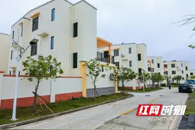 垦地共推进 “移居”变“宜居”——“2024年全国重点网络媒体海垦行”走进西联南园小区图片