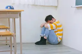 闪电心灵愈站 | 母亲去世后14岁男孩中度抑郁 心理专家：不要忽视孩子的情感图片