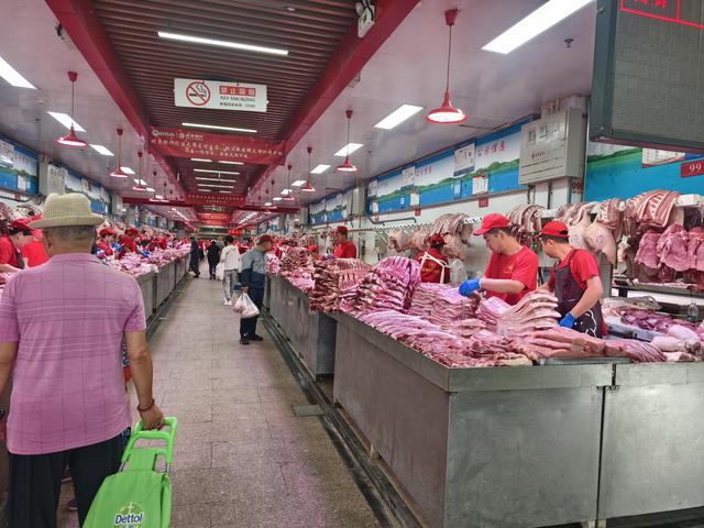 今年“贴秋膘”，拉动了猪肉供应量，但没拉动价格