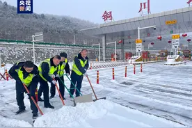 降雪继续 陕西境内高速227个收费站入口封闭或限行图片