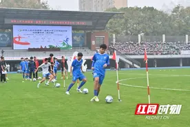 这群“傲腿”球技了得！三大球运动会男足嘉年华在长沙举行图片