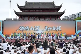 潮评丨超越“看风景” 追求“享生活”图片