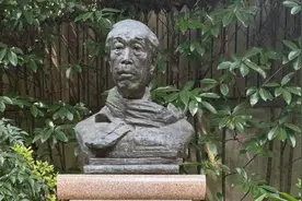 澎湃新闻·海上书房｜走进作家柯灵的书房视频封面