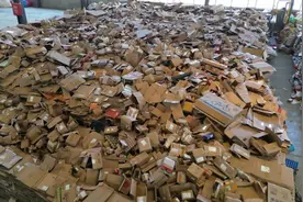 难撕开的胶带、大量气泡带……快递包装缘何“瘦身”难？图片