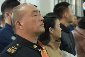 “兵王”光荣退休！这件事他坚持了30年……图片