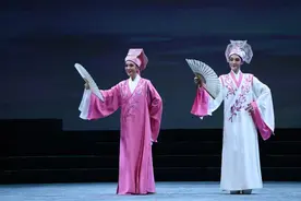 陈丽君李云霄合体演绎青春版《梁祝》 天南地北粉丝齐聚温州追好戏图片