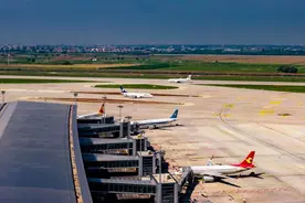 迎来新时代！青岛胶东国际机场今后双跑道同时起飞图片