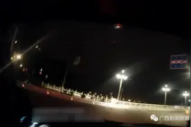 生死瞬间！南宁一女子凌晨跳桥轻生，他果断跳入刺骨江水救人图片