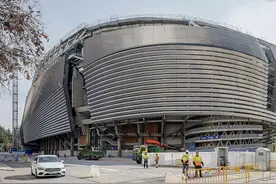 球场变“大型夜总会”？伯纳乌球场举办演唱会引噪音争议，皇马遭抗议图片