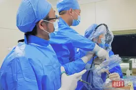 中年男腹痛不适，竟是这个“沉默的杀手”作祟！医生：出现皮肤、眼白发黄赶紧就医图片