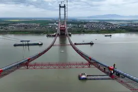 安徽铜陵：抢抓施工黄金期 长江大桥建设忙图片