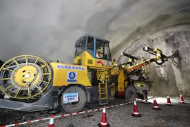 浙江山岭隧道从这里起开始全机械化施工图片