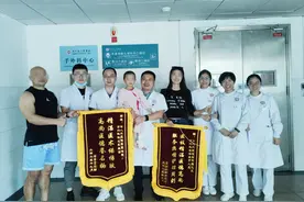 3岁女童遭车辆碾足面临截肢！手足显微外科三步手术为其成功保肢图片