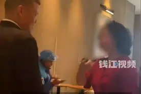 女子要求赶走外卖员 称在星巴克内休息污染了店里空气？结局引起舒适图片