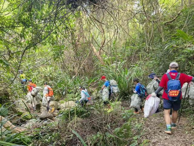 志愿守护山野，  阳台山“爱心线”清野行动持续开展