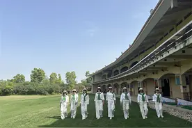 霓裳流动悦时光！50+时尚达人T台专属摄影秀场邀你报名图片