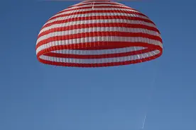 神舟十七号顺利返回，航天员“出舱感言”这么燃！图片