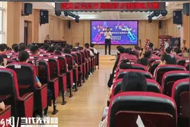 舞动指尖魅力！道真自治县举办首届校园吉他弹唱大赛图片