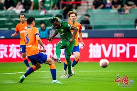开场五分钟“闪电”两连击助力主场六连胜 北京国安主场2比0战胜山东泰山图片