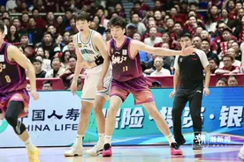 余嘉豪砍下全队最高分，赢得中锋之争，浙江稠州金租男篮将与青岛进行生死战图片