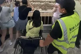 租轮椅逛兵马俑不用排队，残疾人通道岂能成为赚钱通道图片