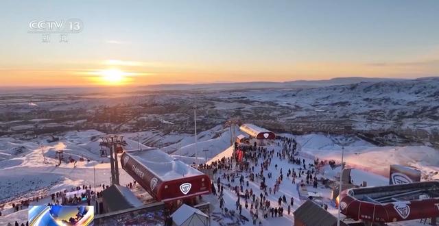 中小学“雪假”欢乐多 滑雪、“冰浮”解锁冬日乐趣