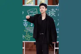 白敬亭章若楠做客《你好，星期六》，双人舞甜蜜氛围拉满图片