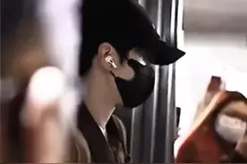 演员身边工作人员机场怒斥粉丝引路人抱不平，刚刚，工作室致歉了图片