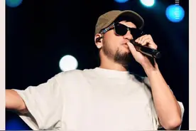 他“改邪归正”了，果然人老了会变得善良？图片