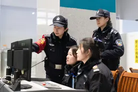 冷光烟花同样危险！禁止携带进站乘车图片
