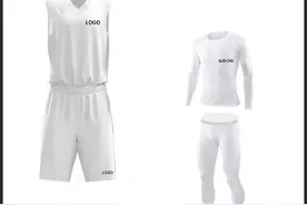 有网友称体考学生将鞋喷成黑色，院方：考生须知中有着装规定，为了防止作弊图片