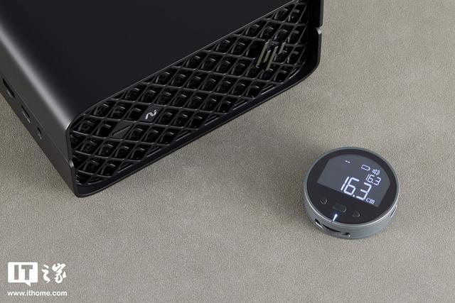 惠普 Z2 Mini G1a 迷你 AI 工作站评测：小身材，大 AI