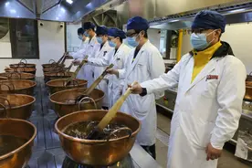 上海曙光医院膏方今起开炉熬制：预约超五千料，有棒棒糖膏方图片