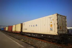 陆港之歌 | 新年新气象 东南亚水果冷链班列来了图片