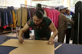 罗甸：民族服饰走俏市场 直销省内外图片