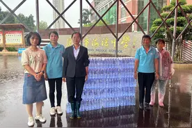 中都物业开展送水行动，暖心护航学子高考图片