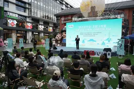 【天眼专访】贵州籍B站知名UP主易言：为家乡路边音乐会的火爆感到自豪图片