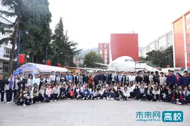 云南师范大学实验中学盘龙校区师生云南机电职业技术学院参观交流图片