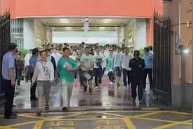 武汉考生谈高考语文考试：有点难，作文题目很新颖，已经尽力了视频封面