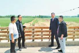 “河长+检察长”联合巡河共护河道安全度汛图片