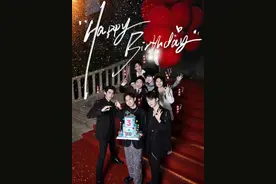 《你好，星期六》播出3周年，何炅、杨迪、檀健次等“好6团”成员合照庆祝图片