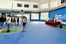 云南交通职业技术学院2025年“校企合作杯”篮球邀请赛开幕图片