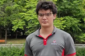 武汉00后小伙回应跳桥救人：当时也快没劲了，但没想过放弃图片