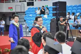 论文致谢、毕业致辞里藏着什么？｜睡前聊一会儿图片