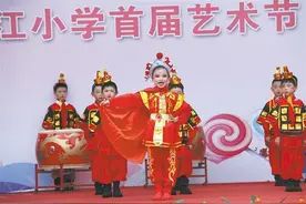 陆良县：多彩活动庆“六一”图片