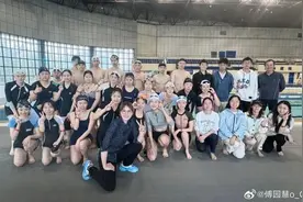 傅园慧入职浙大，第一节课教蛙泳！图片